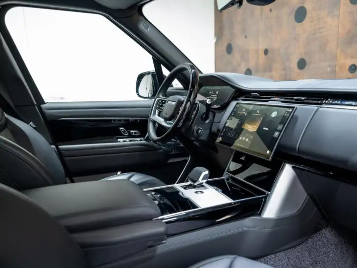 Car image 12