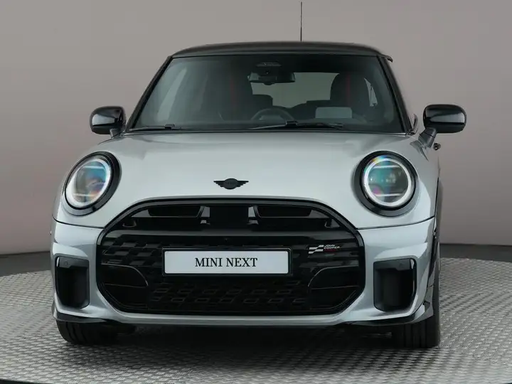 Car image 9
